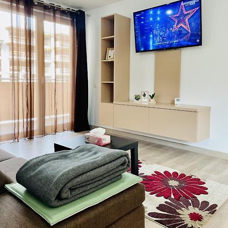 Mountain Crib In Urban Plaza W. Parking & Netflix Apartment Brasov Exterior photo